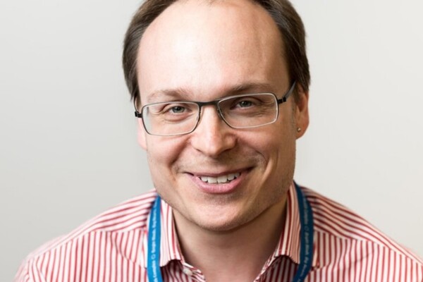 Headshot of Dr. Sam Saibil