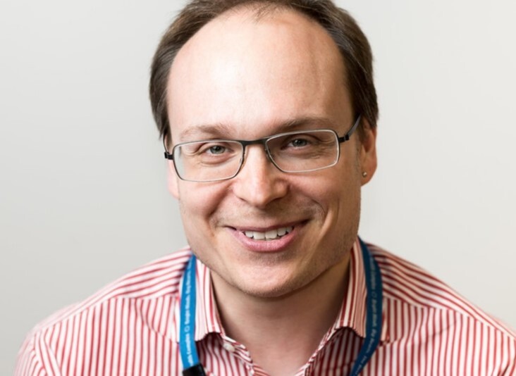 Headshot of Dr. Sam Saibil